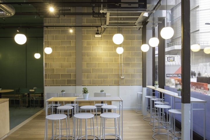 Polu Poke 餐厅，由 Brown Studio 设计，英国伦敦