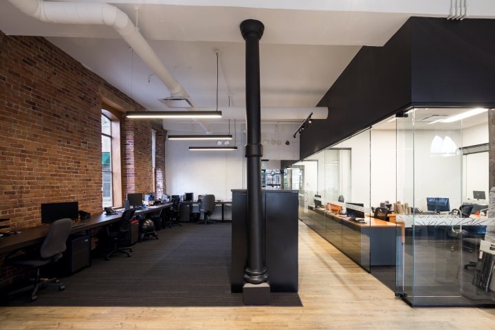 Polycor 办公室由 Étienne Bernier Architecte 设计，加拿大魁北克市