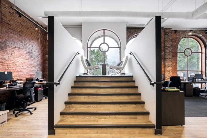 Polycor 办公室由 Étienne Bernier Architecte 设计，加拿大魁北克市
