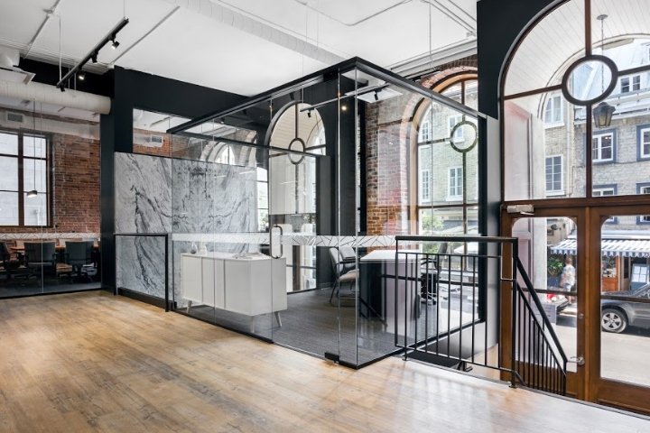 Polycor 办公室由 Étienne Bernier Architecte 设计，加拿大魁北克市