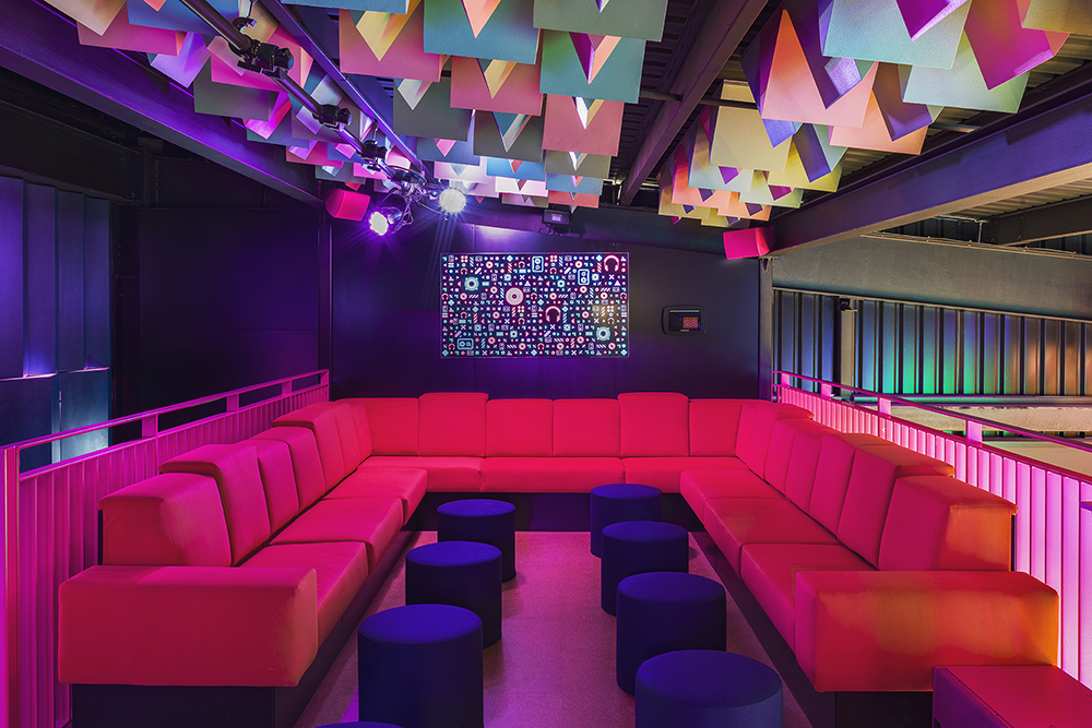 由 Zachary Pulman Design Studio 设计的 Pop Golf 迷你高尔夫球场