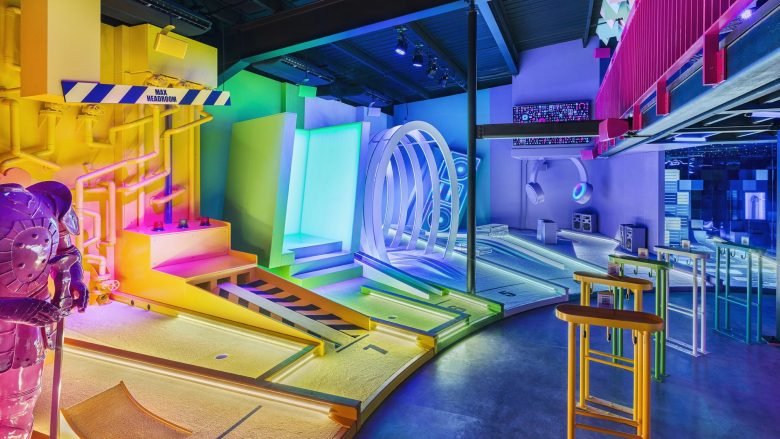 由 Zachary Pulman Design Studio 设计的 Pop Golf 迷你高尔夫球场