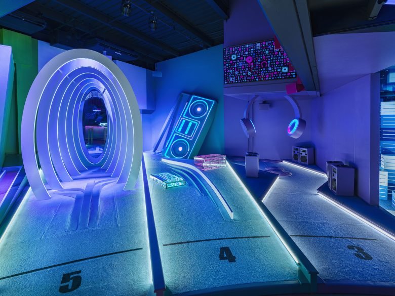 由 Zachary Pulman Design Studio 设计的 Pop Golf 迷你高尔夫球场