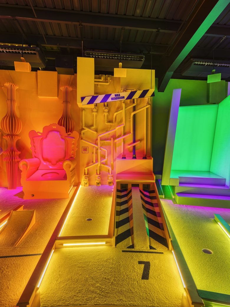 由 Zachary Pulman Design Studio 设计的 Pop Golf 迷你高尔夫球场