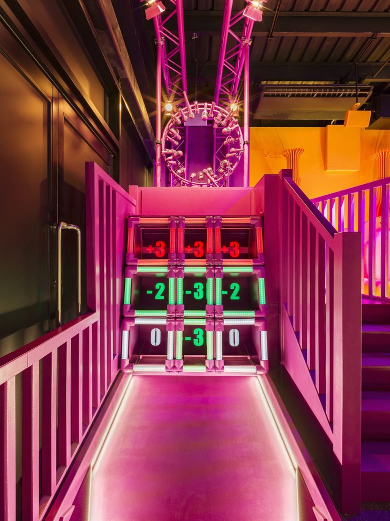 由 Zachary Pulman Design Studio 设计的 Pop Golf 迷你高尔夫球场