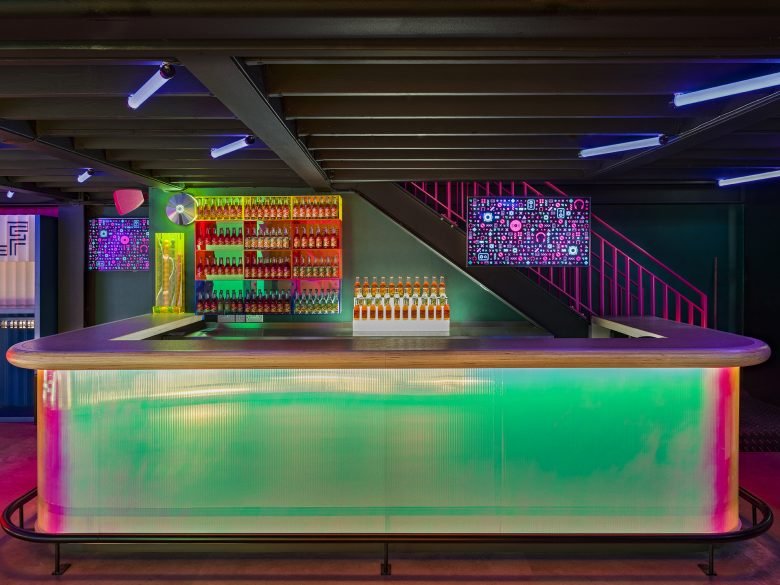 由 Zachary Pulman Design Studio 设计的 Pop Golf 迷你高尔夫球场