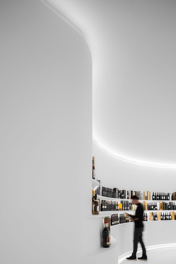 波尔图建筑师事务所设计的葡萄牙葡萄园概念店