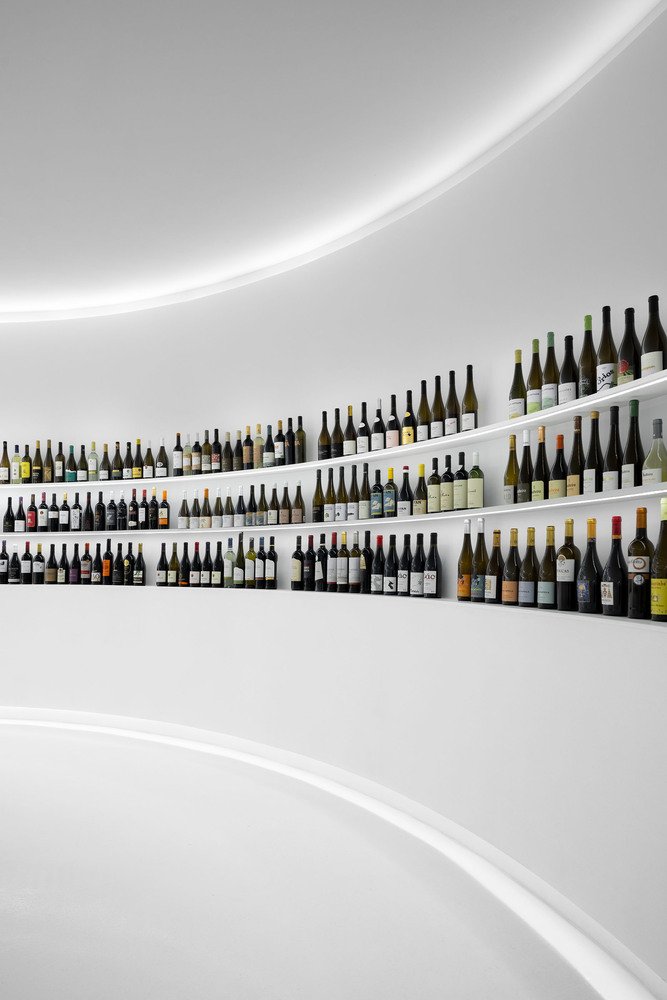 波尔图建筑师事务所设计的葡萄牙葡萄园概念店