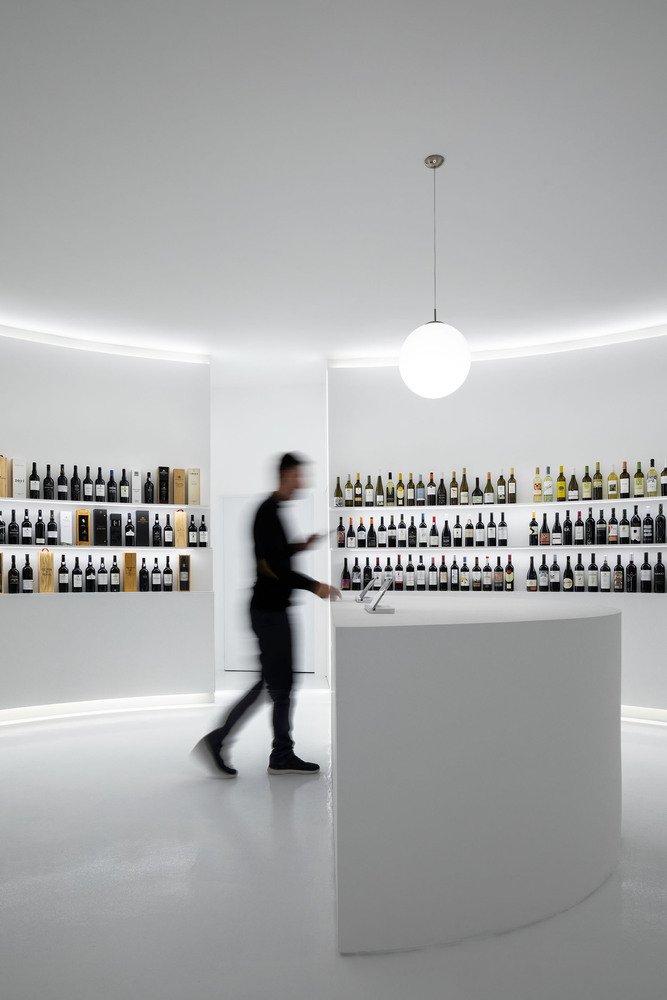 波尔图建筑师事务所设计的葡萄牙葡萄园概念店
