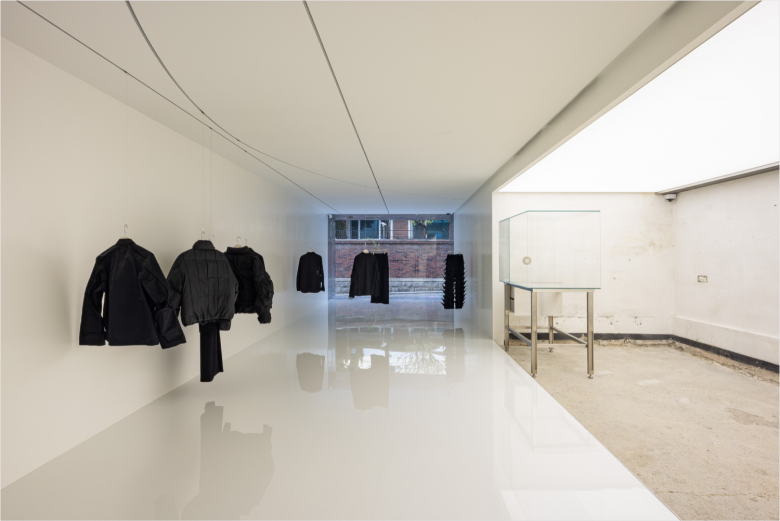 由 Creative Studio Unravel 制作的 Post Archive Faction 商店