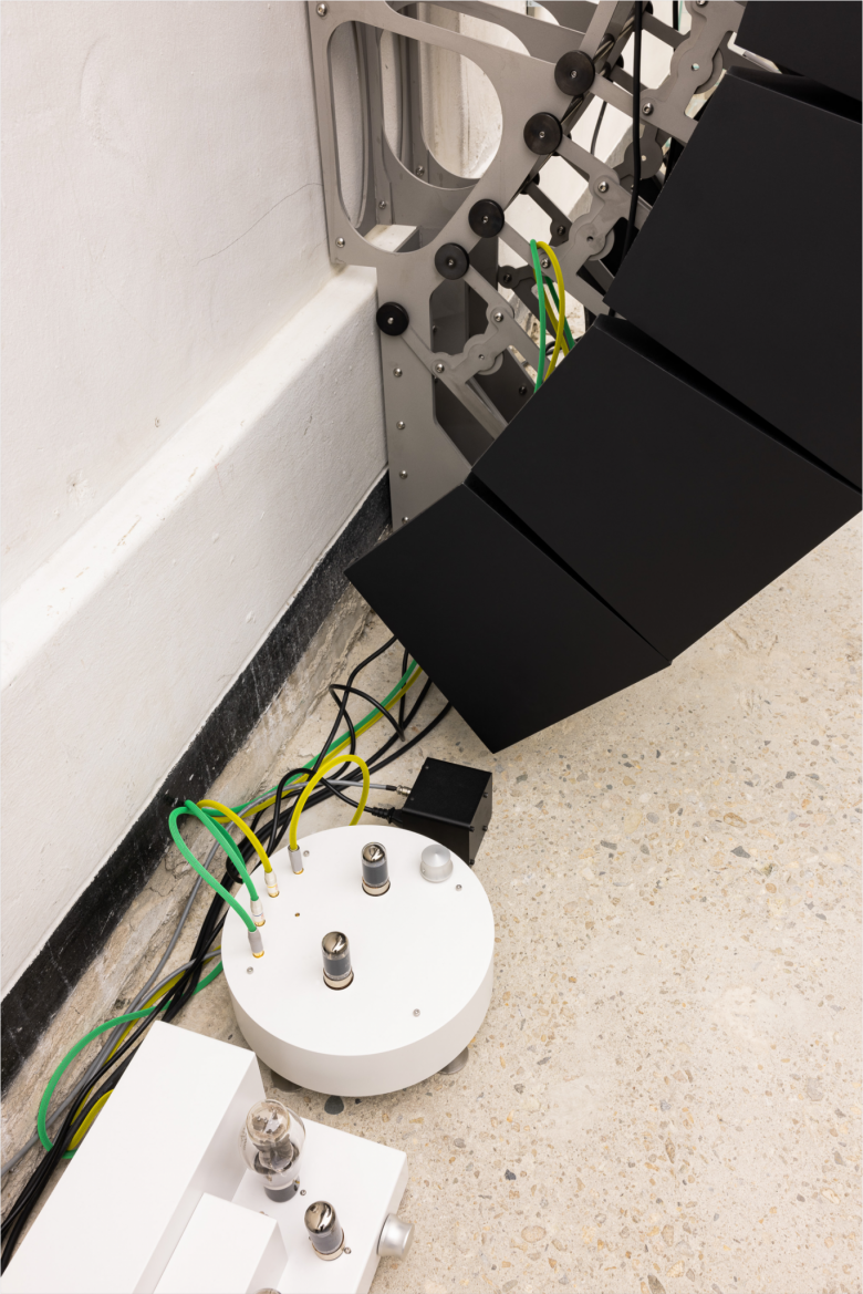 由 Creative Studio Unravel 制作的 Post Archive Faction 商店