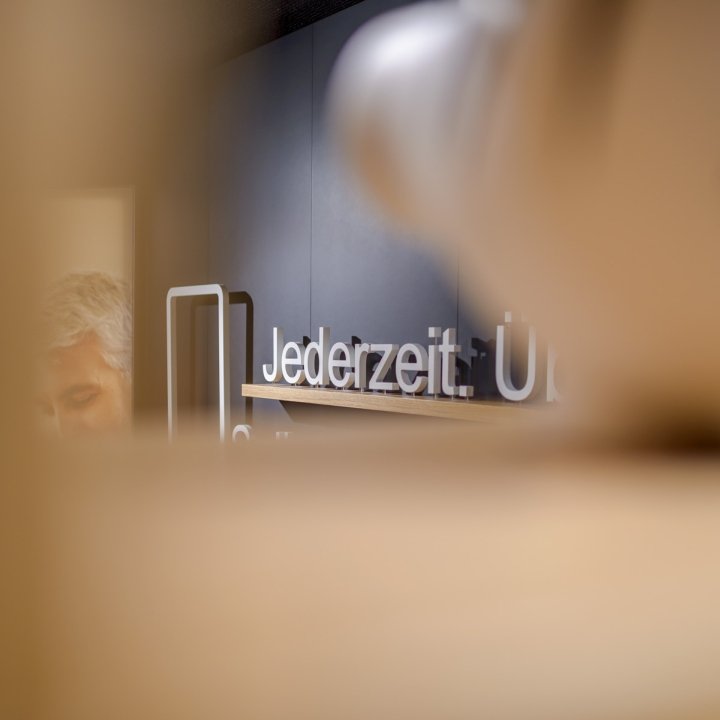 PostFinance 由 Instinct Lab 和 hartmannvonsiebenthal 设计，瑞士