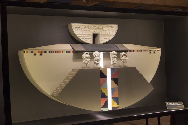 西班牙巴塞罗那 La Turbina 的前哥伦布旅游橱窗展示 西班牙巴塞罗那 La Turbina 的前哥伦布旅游橱窗展示