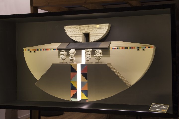 西班牙巴塞罗那 La Turbina 的前哥伦布旅游橱窗展示 西班牙巴塞罗那 La Turbina 的前哥伦布旅游橱窗展示