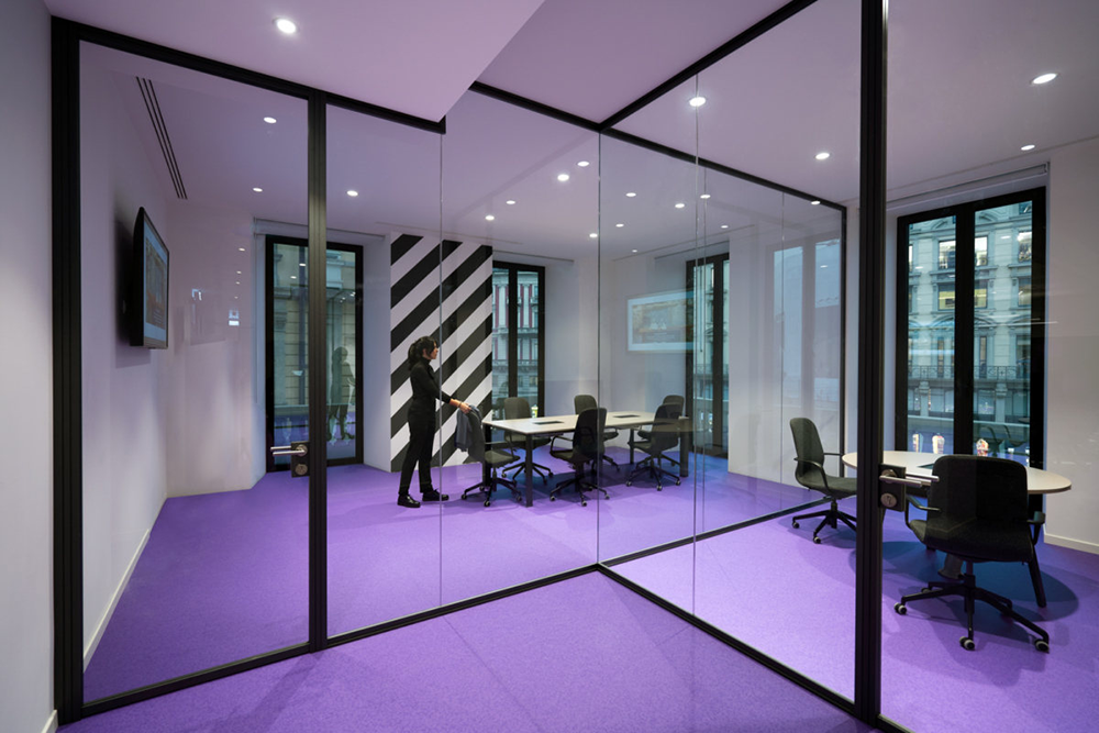 Prima Assicurazioni 办公室由 Progetto 设计与建造