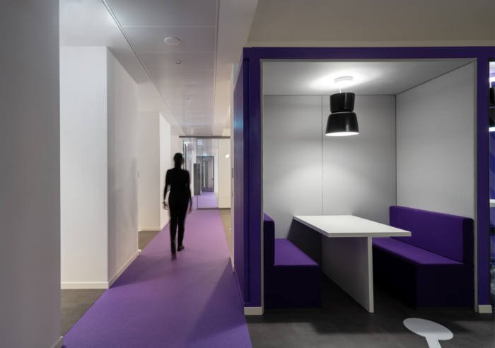 Prima Assicurazioni 办公室由 Progetto 设计与建造