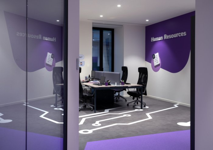 Prima Assicurazioni 办公室由 Progetto 设计与建造