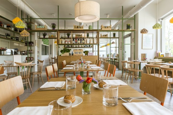 Pulcino Bio 有机餐厅，由 Emanuele Durola Design 设计，意大利米兰