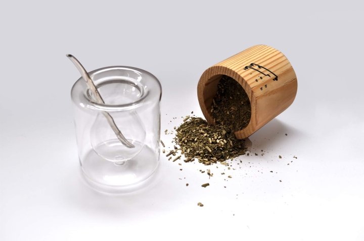 Qarqa 的包装由 Yasmina Rasamny 设计