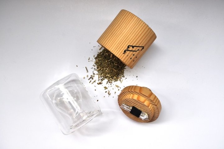 Qarqa 的包装由 Yasmina Rasamny 设计