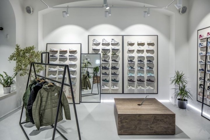 Boris Klimek 和 Lenka Damová 设计的皇后区旗舰店，布拉格 – 捷克共和国