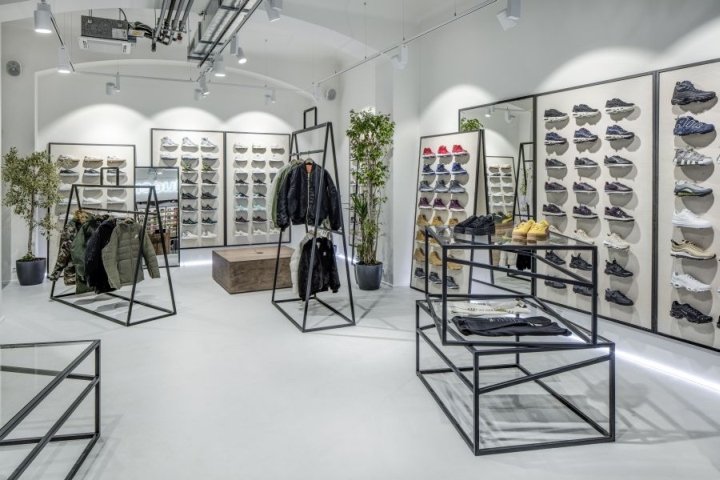 Boris Klimek 和 Lenka Damová 设计的皇后区旗舰店，布拉格 – 捷克共和国