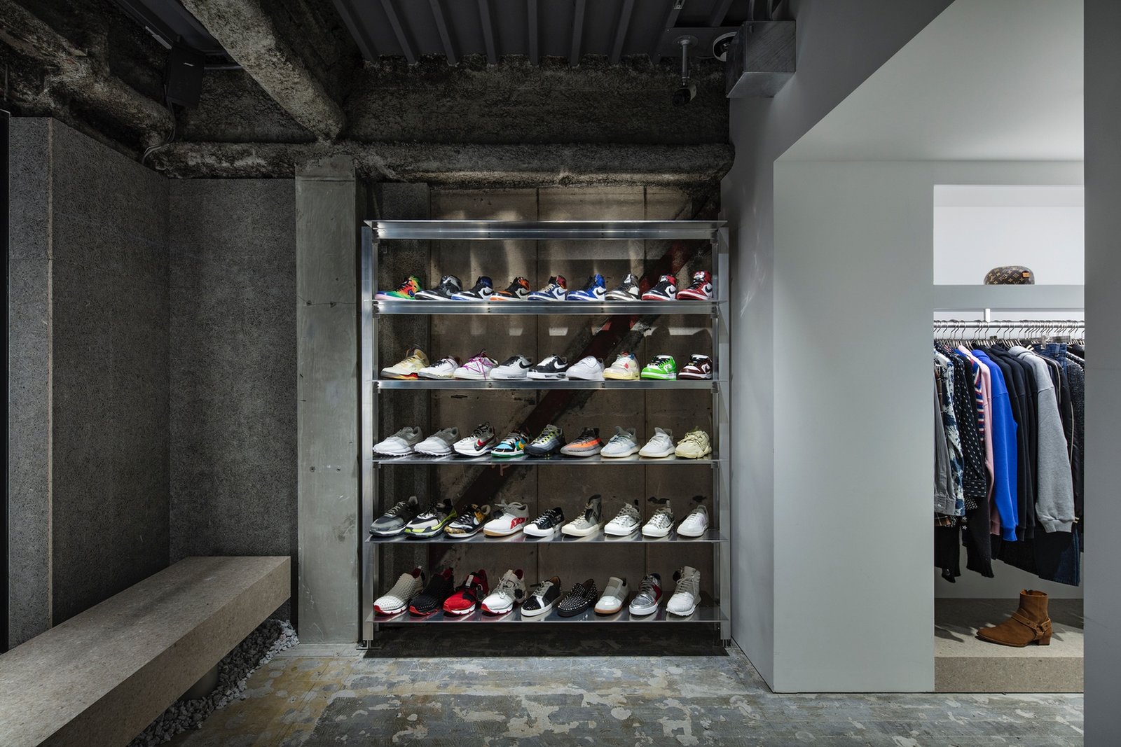 RINKAN store by Kenta Nagai Studio