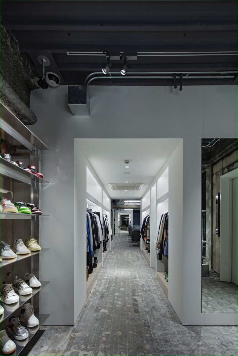 RINKAN store by Kenta Nagai Studio