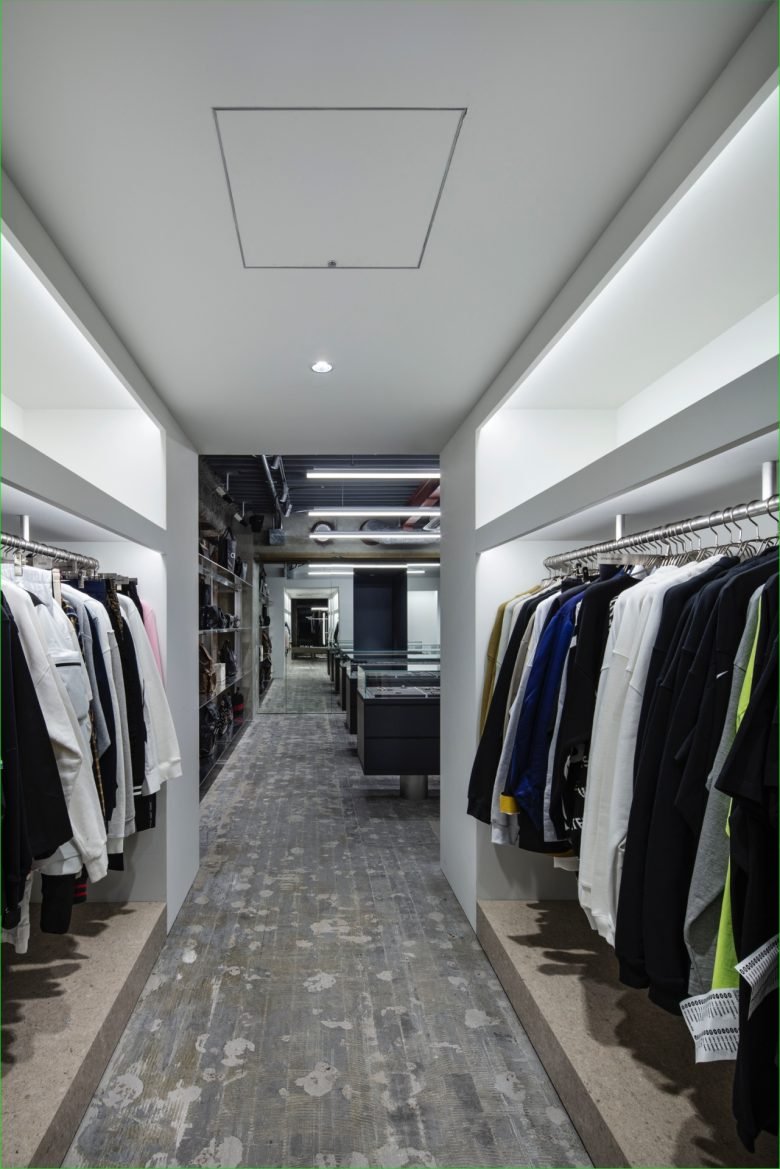 RINKAN store by Kenta Nagai Studio