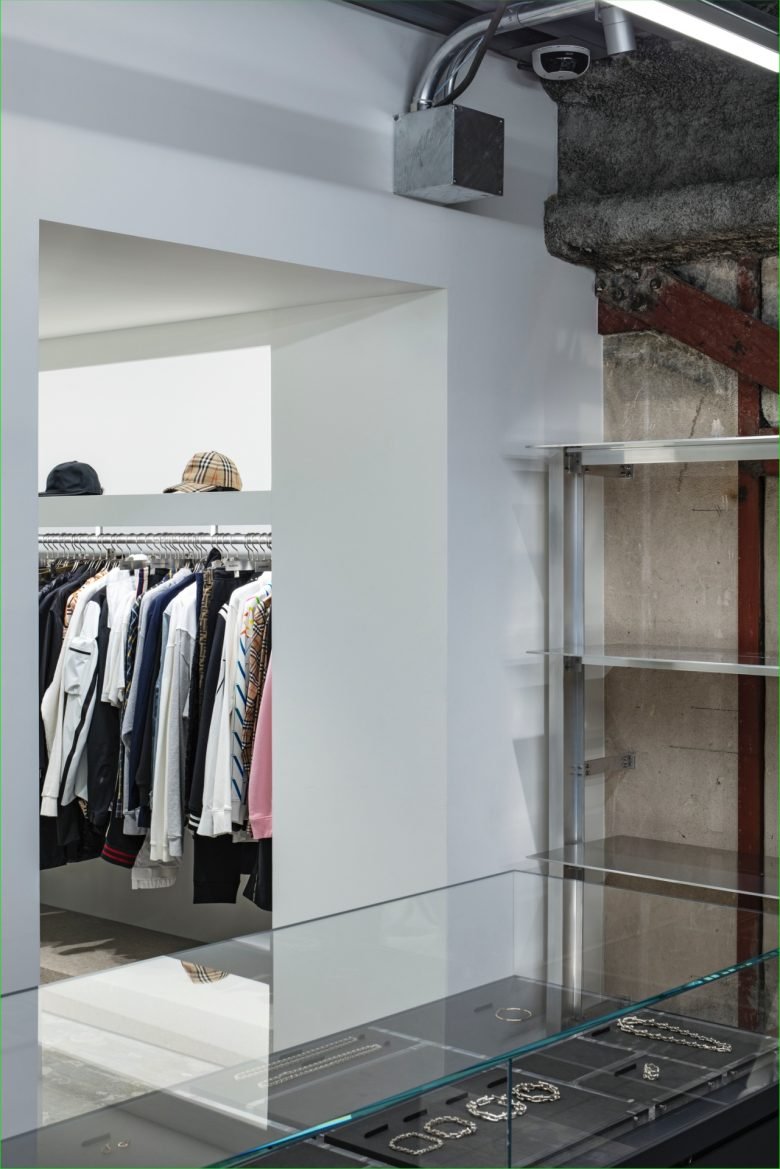 RINKAN store by Kenta Nagai Studio