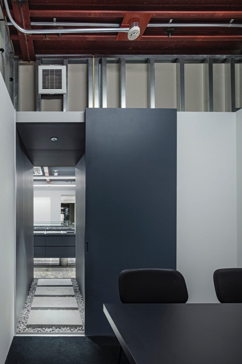 RINKAN store by Kenta Nagai Studio