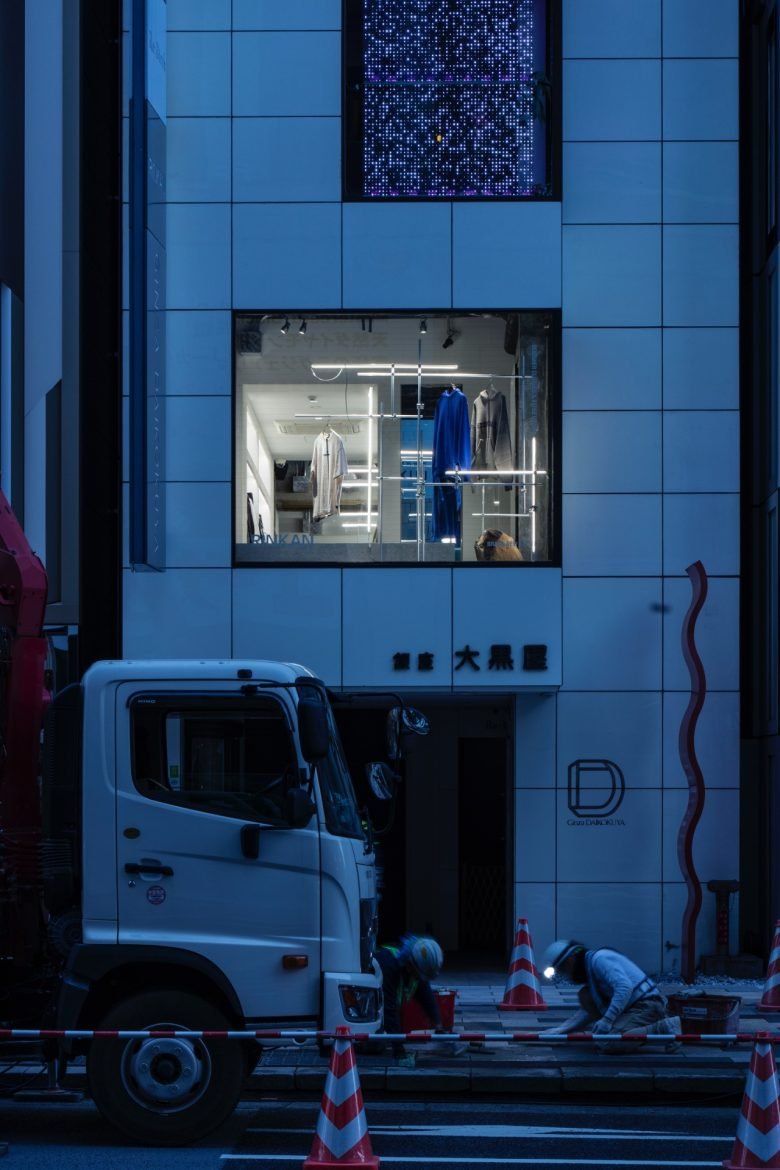 RINKAN store by Kenta Nagai Studio