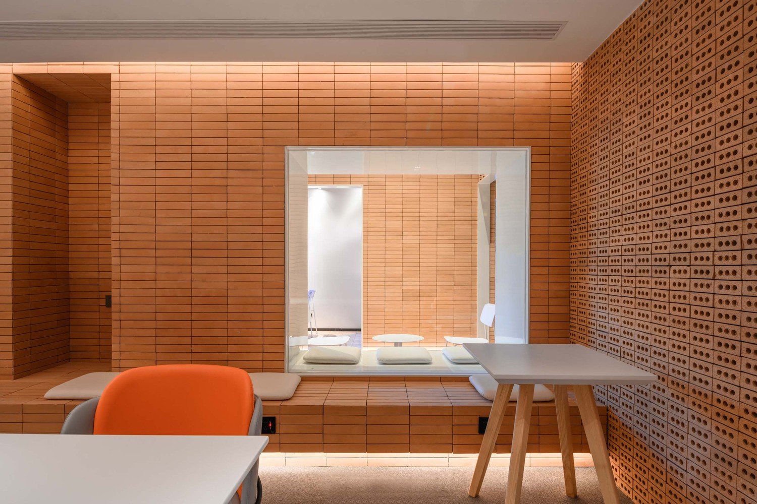 RU 咖啡厅由 BE Design 设计