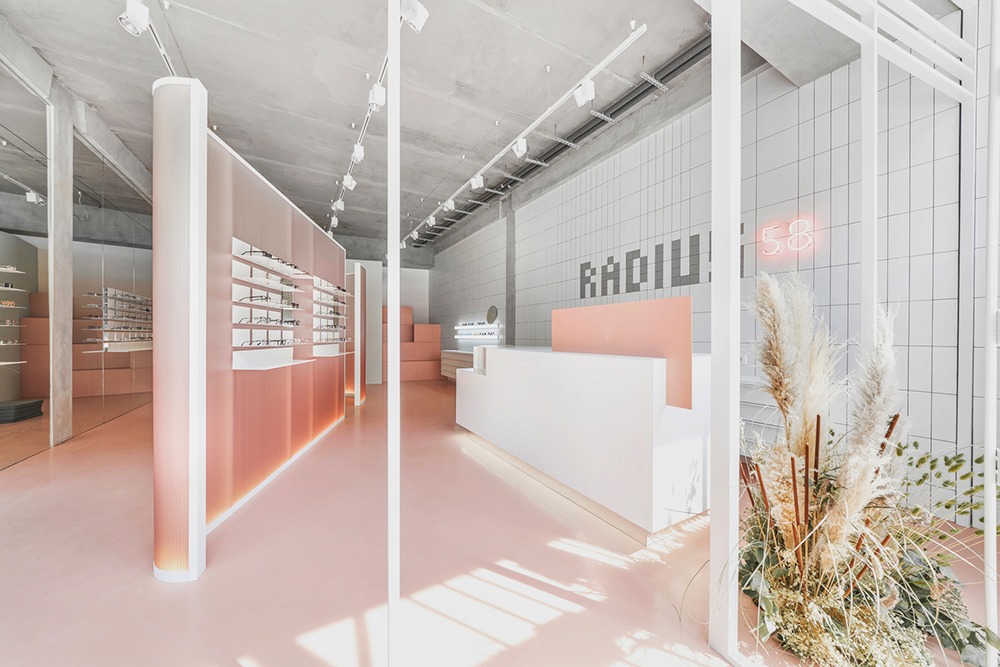 Radius 58 Optics 由 DA 局设计