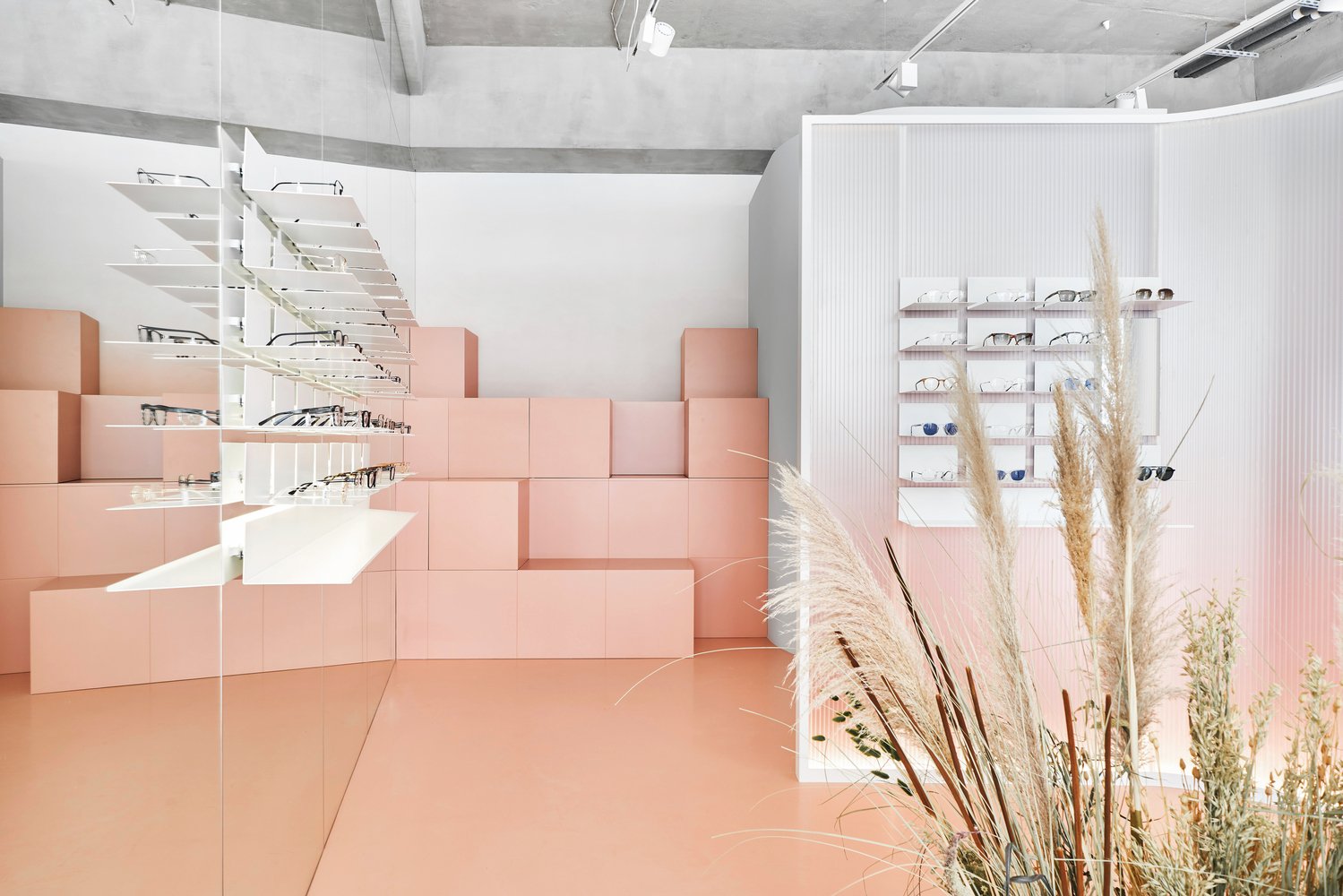 Radius 58 Optics 由 DA 局设计