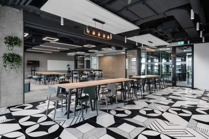 Raiffeisen 国际银行 MIT 集团交付中心 / Trzop Architekci Raiffeisen 国际银行 MIT 集团交付中心 / Trzop Architekci