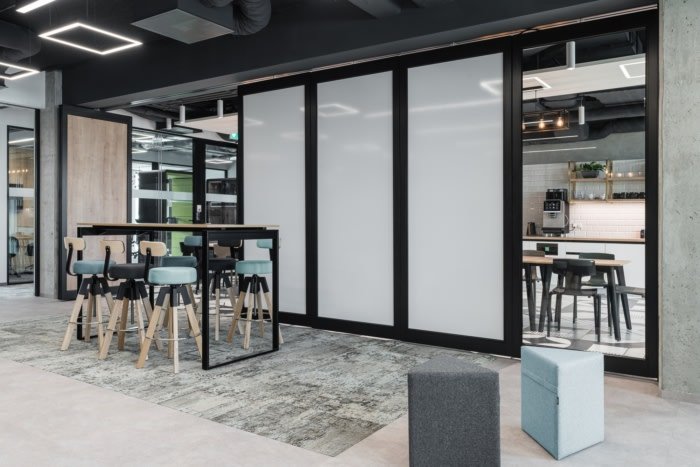 Raiffeisen 国际银行 MIT 集团交付中心 / Trzop Architekci Raiffeisen 国际银行 MIT 集团交付中心 / Trzop Architekci