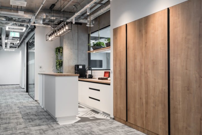 Raiffeisen 国际银行 MIT 集团交付中心 / Trzop Architekci Raiffeisen 国际银行 MIT 集团交付中心 / Trzop Architekci