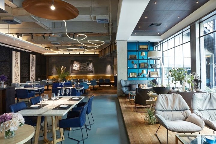 由 xyi design 设计的读书美食与慢生活餐厅，中国南宁