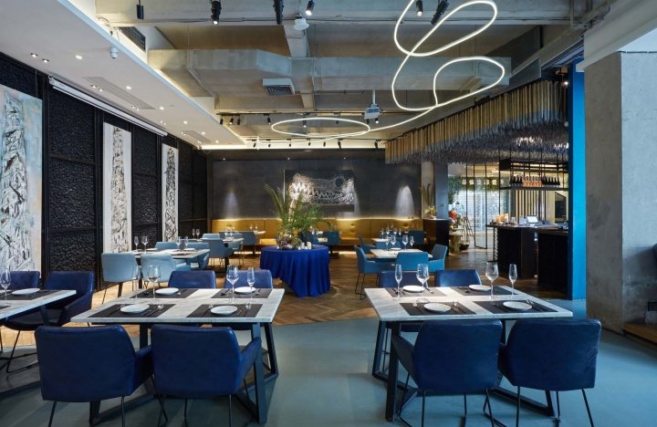 由 xyi design 设计的读书美食与慢生活餐厅，中国南宁