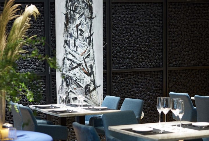 由 xyi design 设计的读书美食与慢生活餐厅，中国南宁