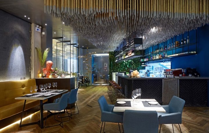 由 xyi design 设计的读书美食与慢生活餐厅，中国南宁