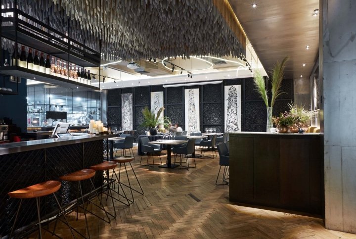 由 xyi design 设计的读书美食与慢生活餐厅，中国南宁