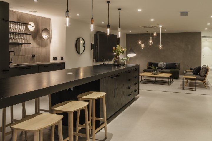 Reaktor 总部由 dSign Vertti Kivi & Co 设计，芬兰赫尔辛基