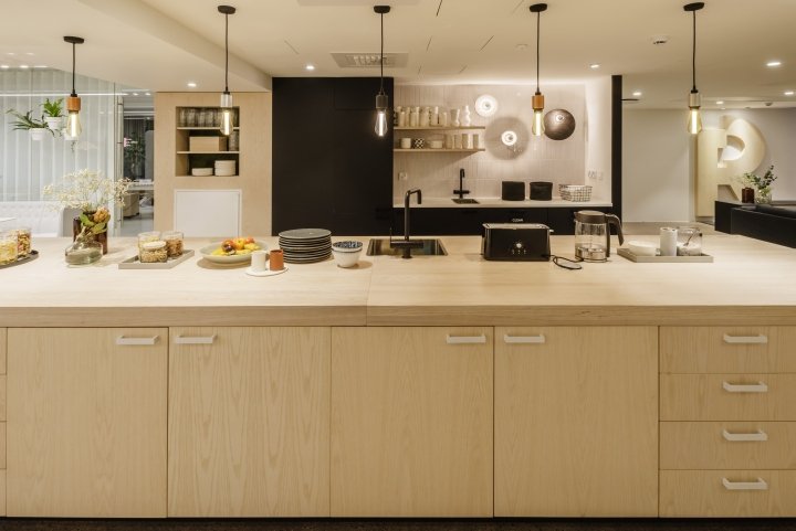 Reaktor 总部由 dSign Vertti Kivi & Co 设计，芬兰赫尔辛基