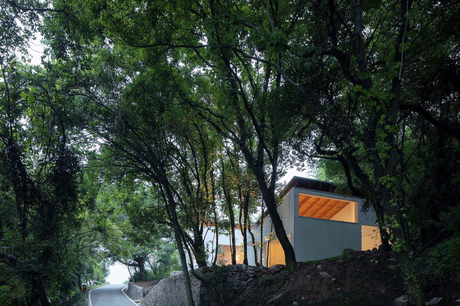 Continuation Studio 三露台青年旅舍接待处