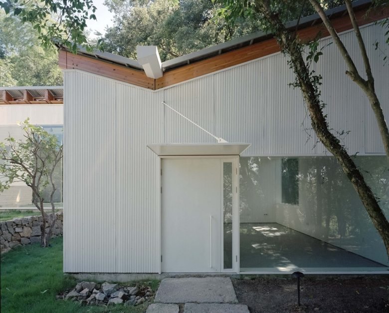 Continuation Studio 三露台青年旅舍接待处