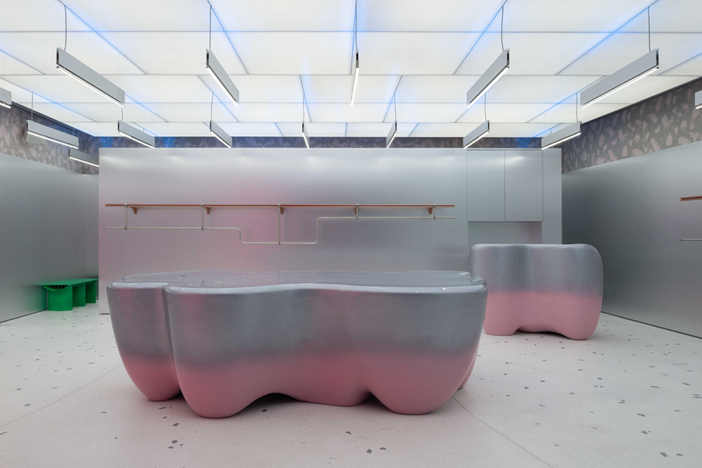 Salon Alper Derinboğaz 设计的 Reflect Studio 商店