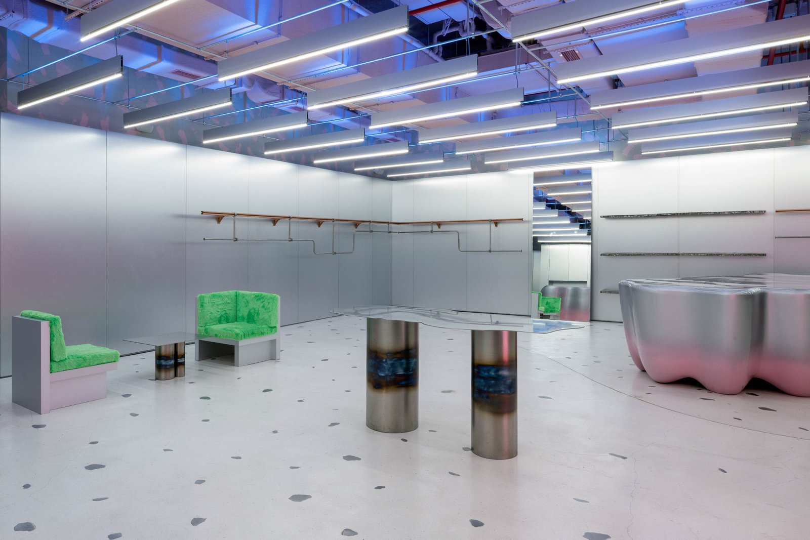 Salon Alper Derinboğaz 设计的 Reflect Studio 商店