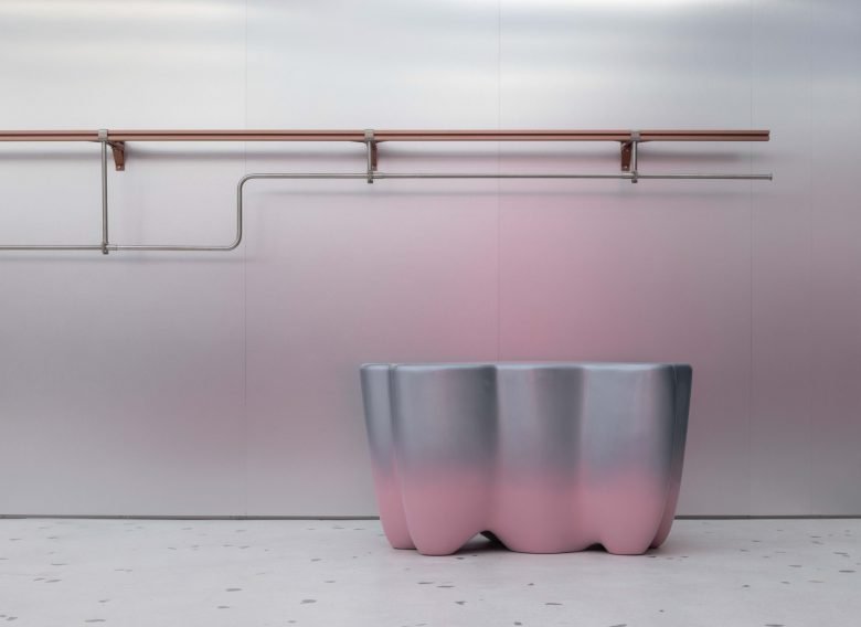 Salon Alper Derinboğaz 设计的 Reflect Studio 商店